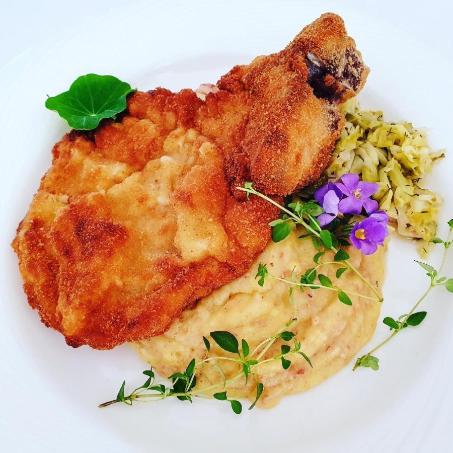 Boutique Odyseja & Spa Цехоцинек Экстерьер фото Schnitzel with mashed potatoes and sauerkraut