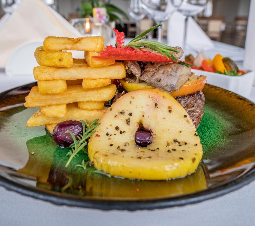 Boutique Odyseja & Spa Цехоцинек Экстерьер фото A plate of food