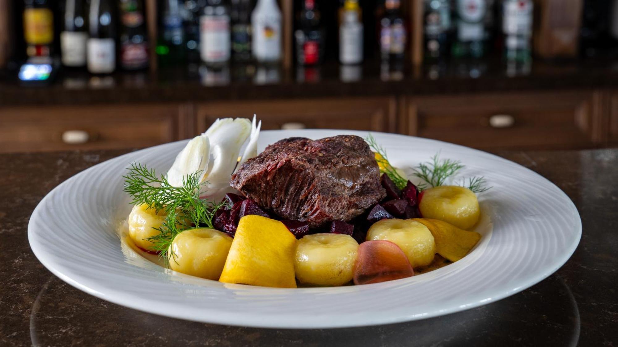 Boutique Odyseja & Spa Цехоцинек Экстерьер фото A plate of reindeer stew with potatoes and lingonberries