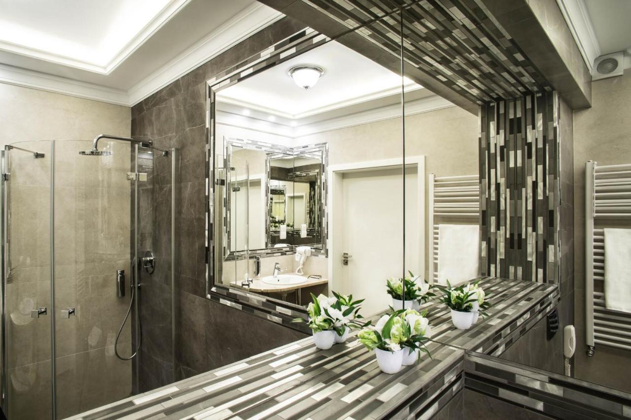 Boutique Odyseja & Spa Цехоцинек Экстерьер фото Bathroom